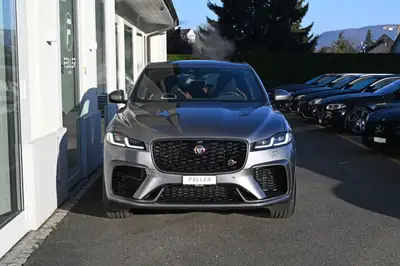 Jaguar F-PACE SVR P550 — Performance V8 550 ch, AWD, finition premium — side view