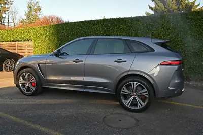 Jaguar F-PACE SVR P550 — Performance V8 550 ch, AWD, finition premium — detail