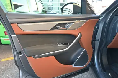 Jaguar F-PACE SVR P550 — Performance V8 550 ch, AWD, finition premium — Thumbnail 12