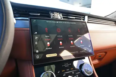 Jaguar F-PACE SVR P550 — Performance V8 550 ch, AWD, finition premium — Thumbnail 18