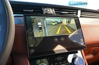 Jaguar F-PACE SVR P550 — Performance V8 550 ch, AWD, finition premium — Thumbnail 17