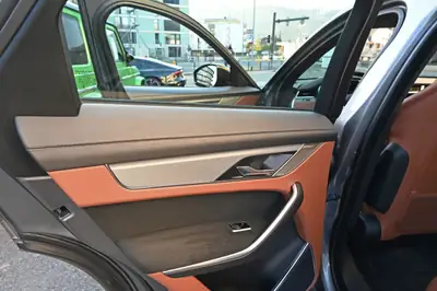 Jaguar F-PACE SVR P550 — Performance V8 550 ch, AWD, finition premium — Thumbnail 21