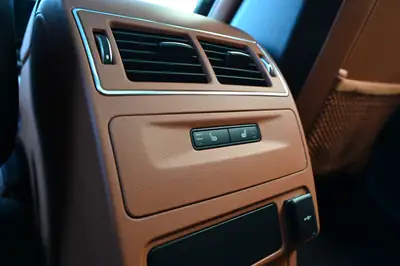 Jaguar F-PACE SVR P550 — Performance V8 550 ch, AWD, finition premium — Thumbnail 22