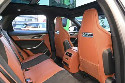 Jaguar F-PACE SVR P550 — Performance V8 550 ch, AWD, finition premium — Thumbnail 24