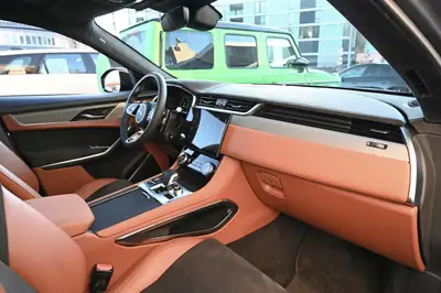 Jaguar F-PACE SVR P550 — Performance V8 550 ch, AWD, finition premium — Thumbnail 27