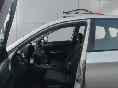 Subaru Impreza 2.0R Limited S — Berline polyvalente AWD, entretien récent — Miniatur 9