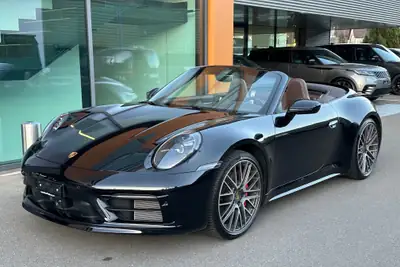 Porsche 911 Carrera 4S Cabriolet — Roadster sportif ultime, 450 ch et équipement premium — exterior view