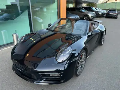 Porsche 911 Carrera 4S Cabriolet — Roadster sportif ultime, 450 ch et équipement premium — interior