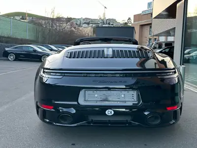 Porsche 911 Carrera 4S Cabriolet — Roadster sportif ultime, 450 ch et équipement premium — detail