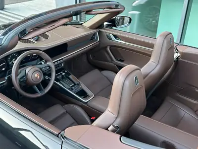 Porsche 911 Carrera 4S Cabriolet — Roadster sportif ultime, 450 ch et équipement premium — Thumbnail 14