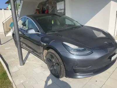 Tesla Model 3 Long Range Dual Motor AWD — Berline électrique haute performance, 110'000 km — interni