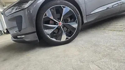 Jaguar I-PACE EV400 SE AWD — Électrique performant, finition premium, 59 500 km — côté