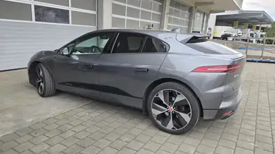 Jaguar I-PACE EV400 SE AWD — Électrique performant, finition premium, 59 500 km — arrière