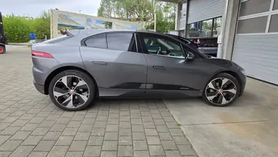 Jaguar I-PACE EV400 SE AWD — Électrique performant, finition premium, 59 500 km — tableau de bord