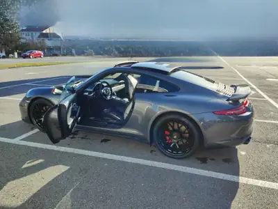 Porsche 911 Carrera 4 GTS — Coupé sportif légendaire, 41 500 km, garantie Porsche Approved — tableau de bord