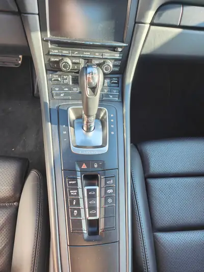 Porsche 911 Carrera 4 GTS — Coupé sportif légendaire, 41 500 km, garantie Porsche Approved — Miniature 10