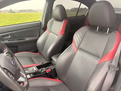 Subaru WRX STI Luxury S — Berline sportive 4WD turbo, navigation et cuir intégral — interior
