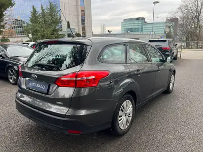 Ford Focus 1.0 SCTi Trend — Break économe, première main, 82 000 km — Armaturenbrett