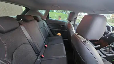 SEAT Leon 1.8 TSI FR — Berline sportive 180 ch, sans accident — intérieur