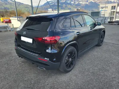 Mercedes-Benz GLA 200 Night Star — SUV compact hybride léger, 22'500 km seulement — fianco