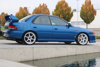 Subaru Impreza WRX STI Type RA V-Limited 1999 — Légende JDM, 280 ch et traction intégrale — côté
