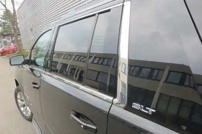 GMC Yukon SLT 5.3 V8 XL — Spacieux SUV 8 places, robuste et fiable — tableau de bord