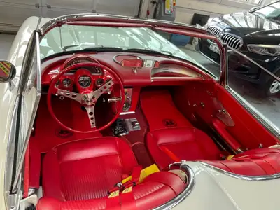 Chevrolet Corvette C1 1961 — Légende américaine cabriolet, 300 ch, kilométrage préservé — dettaglio