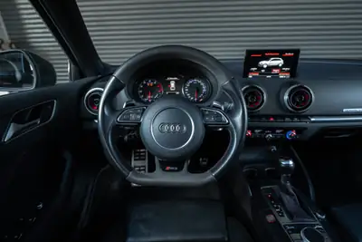 Audi RS3 2.5 TSI Quattro — Berline sportive haute performance, 88'000 km seulement — détail