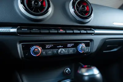 Audi RS3 2.5 TSI Quattro — Berline sportive haute performance, 88'000 km seulement — Miniature 9