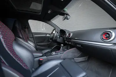 Audi RS3 2.5 TSI Quattro — Berline sportive haute performance, 88'000 km seulement — Miniature 8