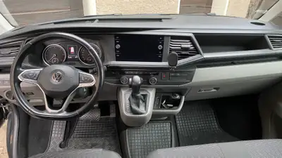 VW T6.1 Caravelle Bi-TDI 4Motion — Monospace 9 places, robuste et polyvalent — tableau de bord