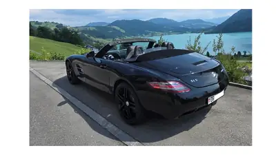 Mercedes-Benz SLS 63 AMG Speedshift — Roadster légendaire, full carbone AMG, 571 ch — Seitenansicht