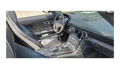 Mercedes-Benz SLS 63 AMG Speedshift — Roadster légendaire, full carbone AMG, 571 ch — Detail