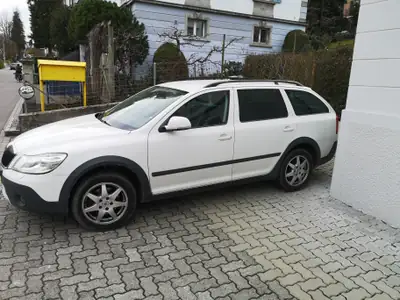 Skoda Octavia Combi 2.0 TDI Scout 4x4 — SUV polyvalent, transmission DSG, 166'000 km — vue extérieure
