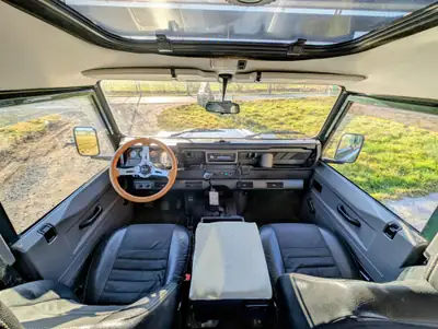 Land Rover Defender 90 CSW — Légende tout-terrain diesel, grand service effectué — arrière