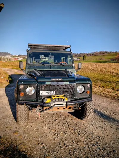 Land Rover Defender 90 CSW — Légende tout-terrain diesel, grand service effectué — tableau de bord