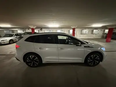 Škoda Enyaq 85x Sportline 4x4 — SUV électrique premium, 22 000 km seulement — Seitenansicht