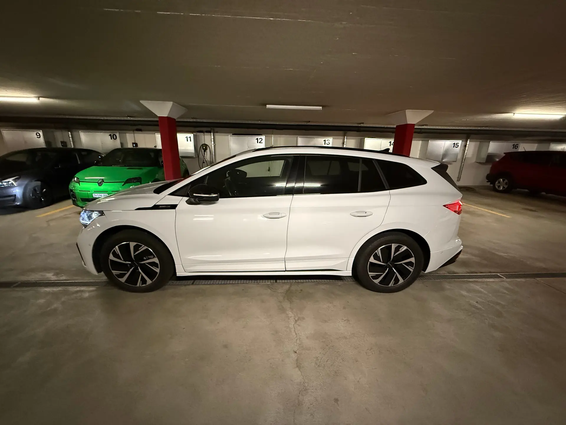 Škoda Enyaq 85x Sportline 4x4 — SUV électrique premium, 22 000 km seulement — Außenansicht