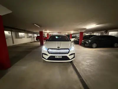 Škoda Enyaq 85x Sportline 4x4 — SUV électrique premium, 22 000 km seulement — Heckansicht