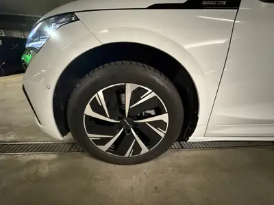 Škoda Enyaq 85x Sportline 4x4 — SUV électrique premium, 22 000 km seulement — Innenraum