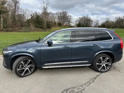 Volvo XC90 T8 Recharge — SUV 7 places hybride rechargeable, entretien réduit — side view