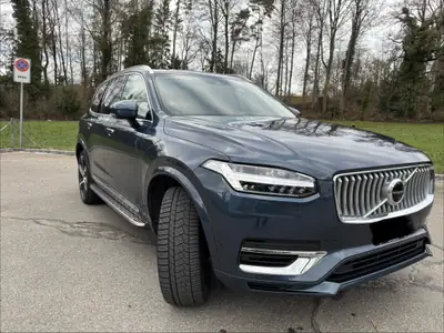 Volvo XC90 T8 Recharge — SUV 7 places hybride rechargeable, entretien réduit — rear view