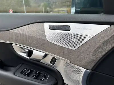 Volvo XC90 T8 Recharge — SUV 7 places hybride rechargeable, entretien réduit — Thumbnail 7