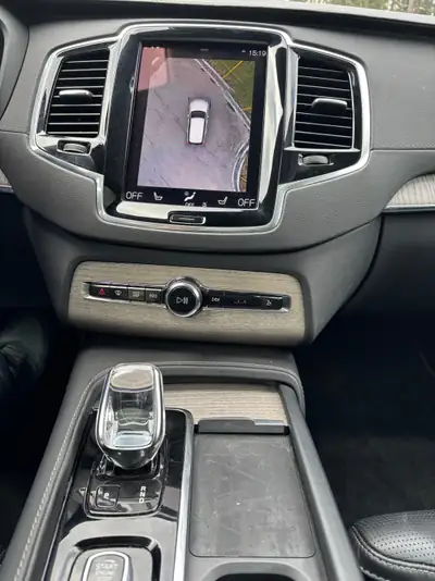 Volvo XC90 T8 Recharge — SUV 7 places hybride rechargeable, entretien réduit — Thumbnail 9