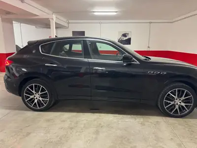 Maserati Levante 3.0 V6 Diesel Q4 — SUV premium sans accident, entretien impeccable — detail