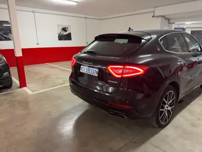 Maserati Levante 3.0 V6 Diesel Q4 — SUV premium sans accident, entretien impeccable — Thumbnail 7