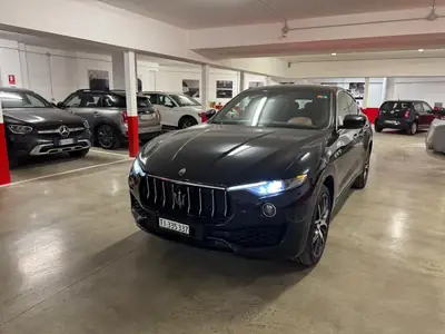 Maserati Levante 3.0 V6 Diesel Q4 — SUV premium sans accident, entretien impeccable — Thumbnail 8