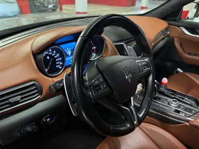 Maserati Levante 3.0 V6 Diesel Q4 — SUV premium sans accident, entretien impeccable — Thumbnail 10