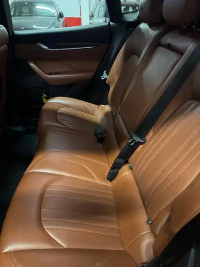 Maserati Levante 3.0 V6 Diesel Q4 — SUV premium sans accident, entretien impeccable — Thumbnail 15