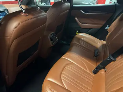 Maserati Levante 3.0 V6 Diesel Q4 — SUV premium sans accident, entretien impeccable — Thumbnail 17